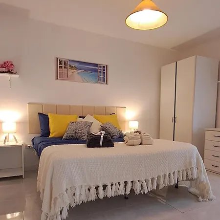 Casa Blu Mare Privat 9 Person Apartment *