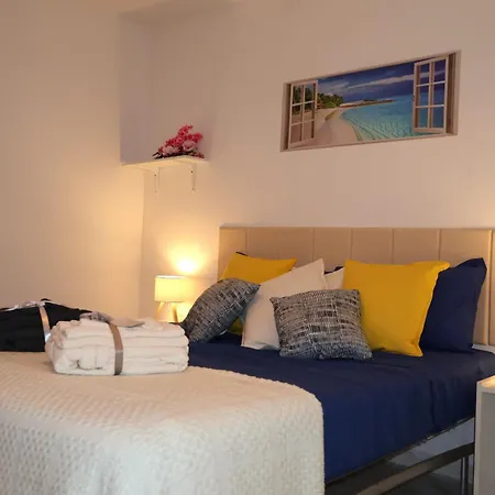 Casa Blu Mare Privat 8 Person Apartment